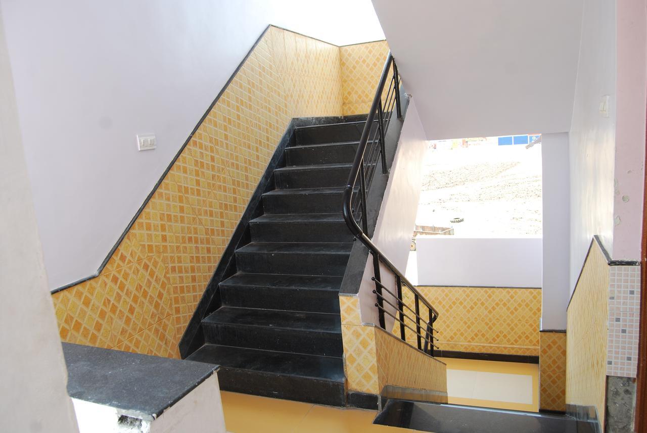 Hotel Utsav Shirdi Bagian luar foto