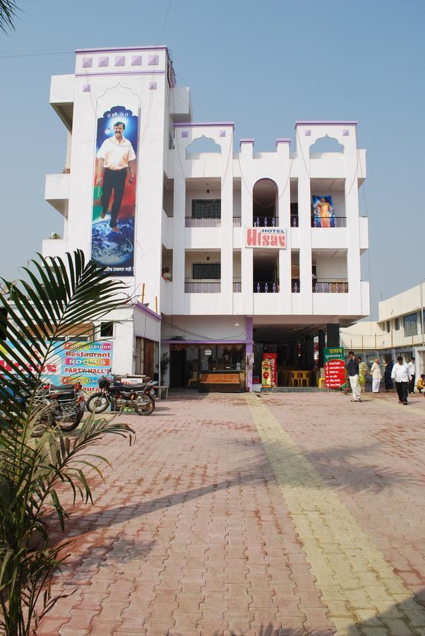 Hotel Utsav Shirdi Bagian luar foto