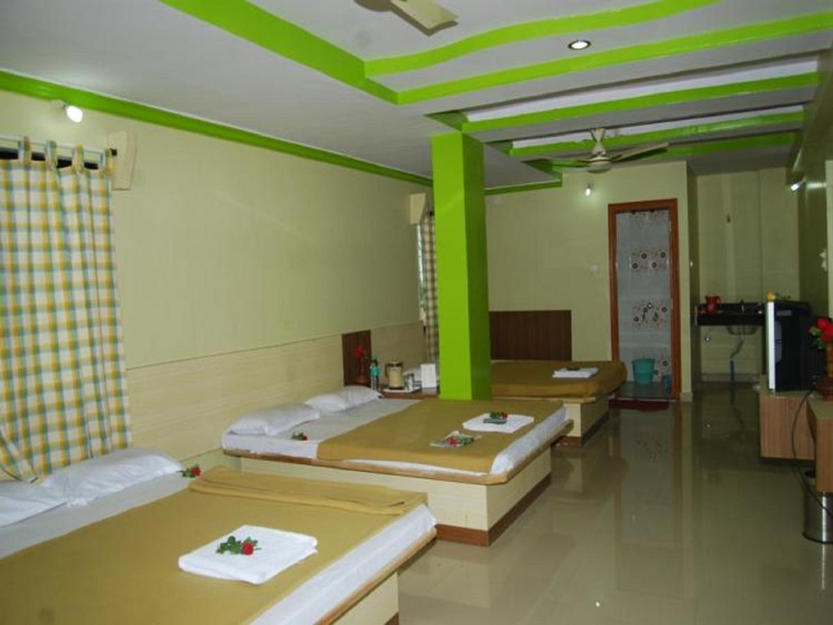 Hotel Utsav Shirdi Bagian luar foto