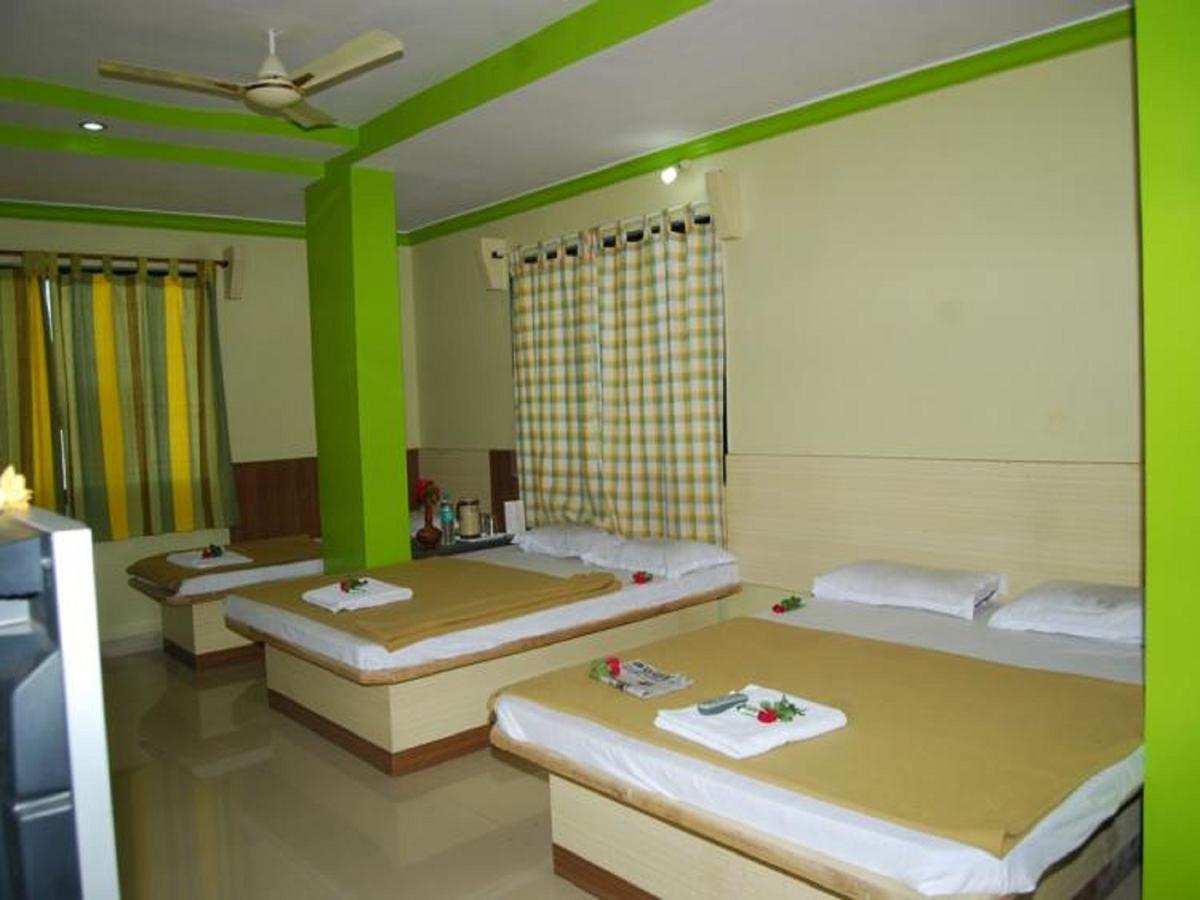 Hotel Utsav Shirdi Bagian luar foto